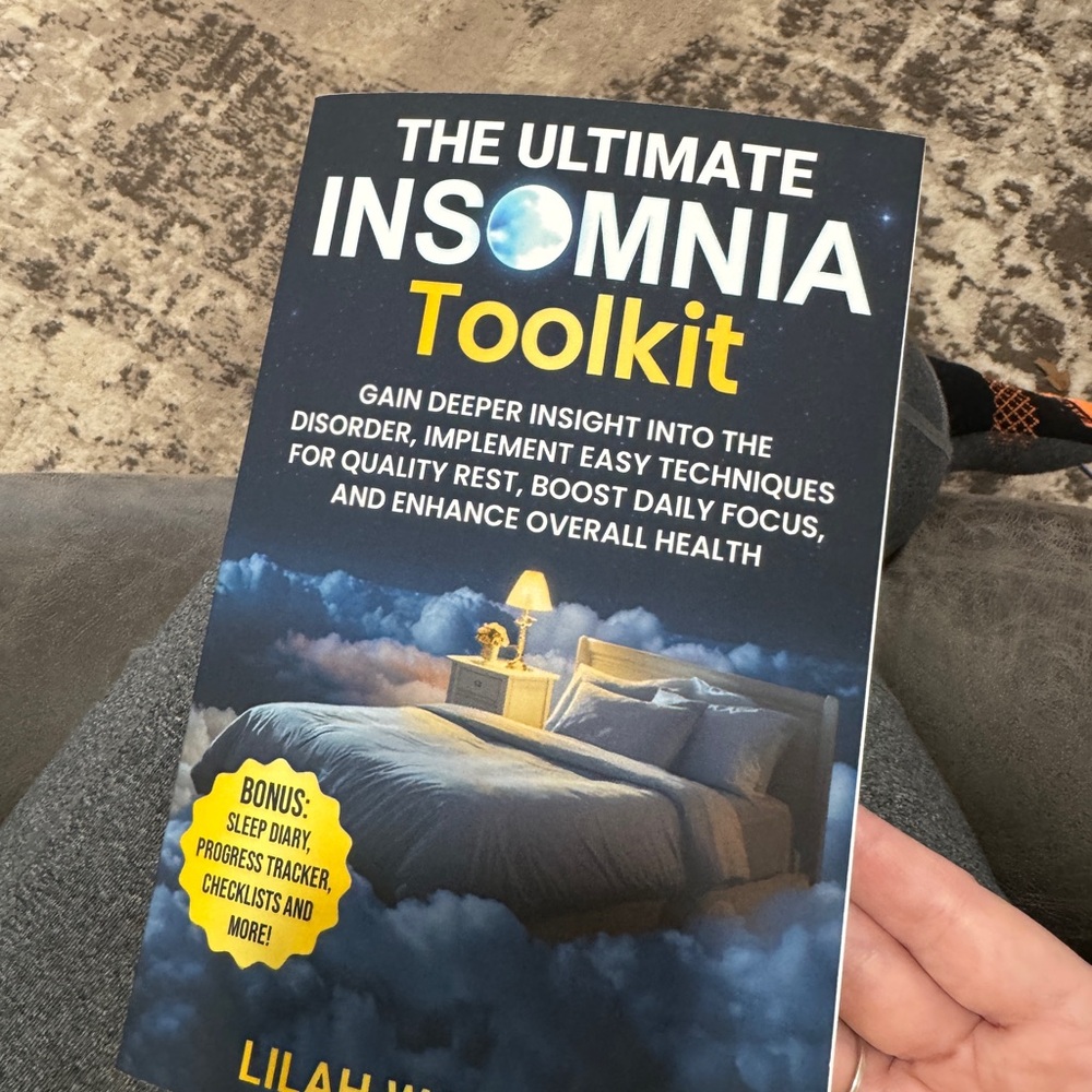 The Ultimate Insomnia Toolkit by - Blue Cover